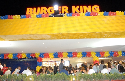 Festa de inauguração do Burger King da AV. ACM - Foto: Divulgação