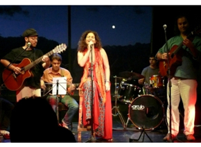 Rita Tavares apresenta “Canções que o amor me rendeu” no Teatro do SESI