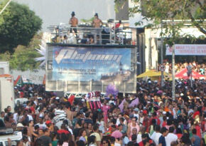 O fim da violência contra homossexuais é tema da 9° Parada Gay da Bahia - Foto: Rafael Veloso