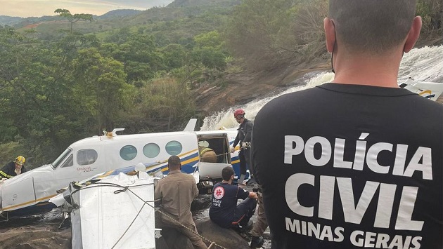 Cantora Marília Mendonça morre em queda de avião no interior de MG